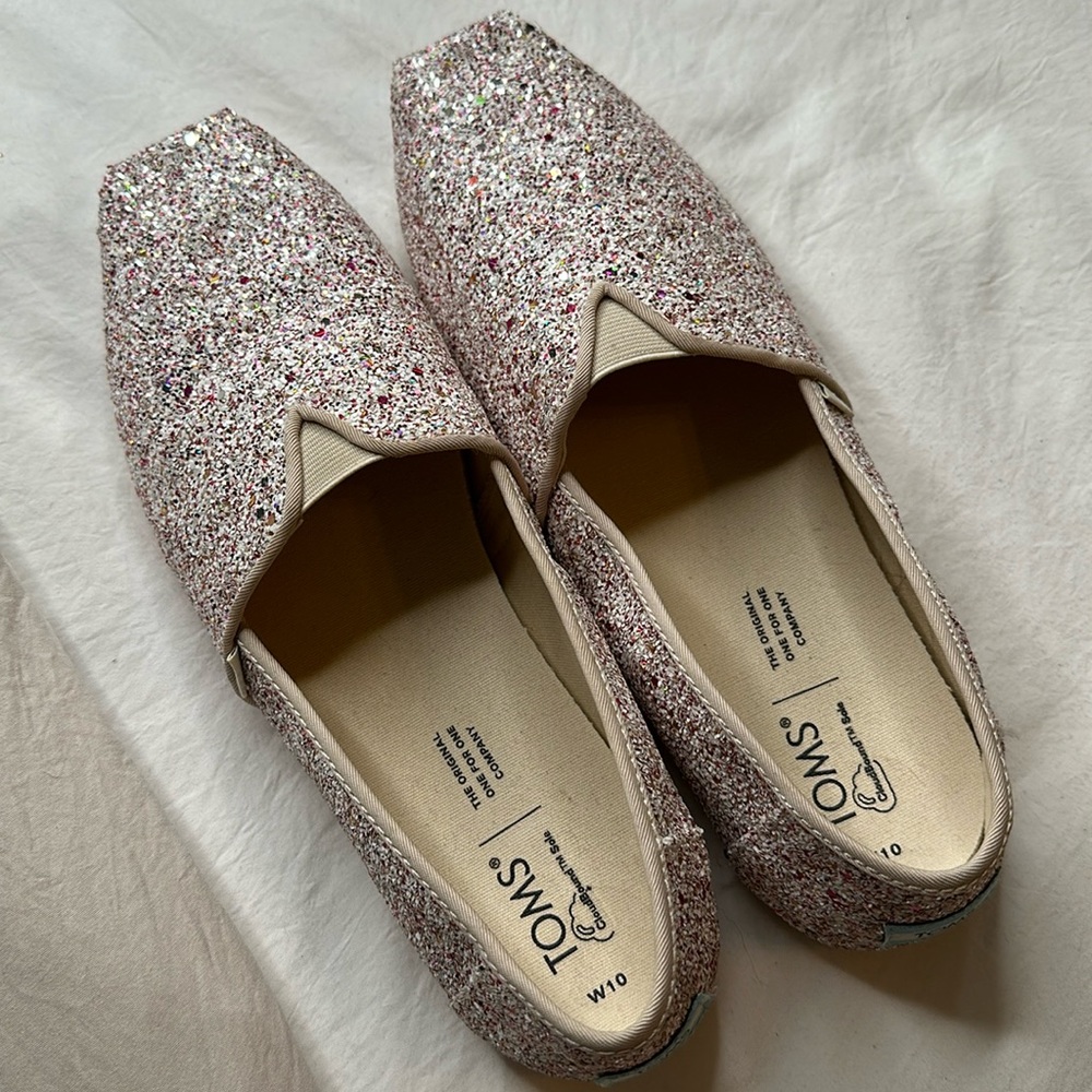 Tom’s glitter